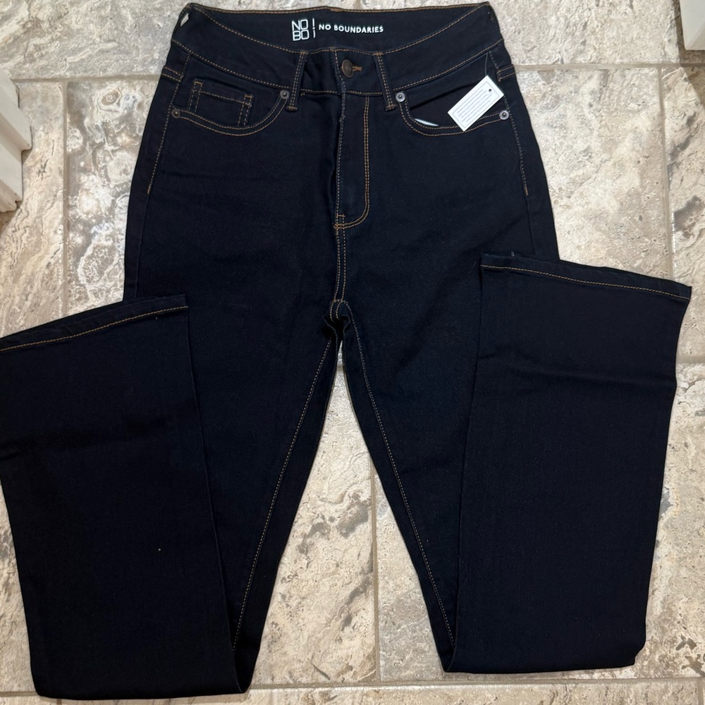 NWT size 7 No Boundaries Women's dark wash Jeans